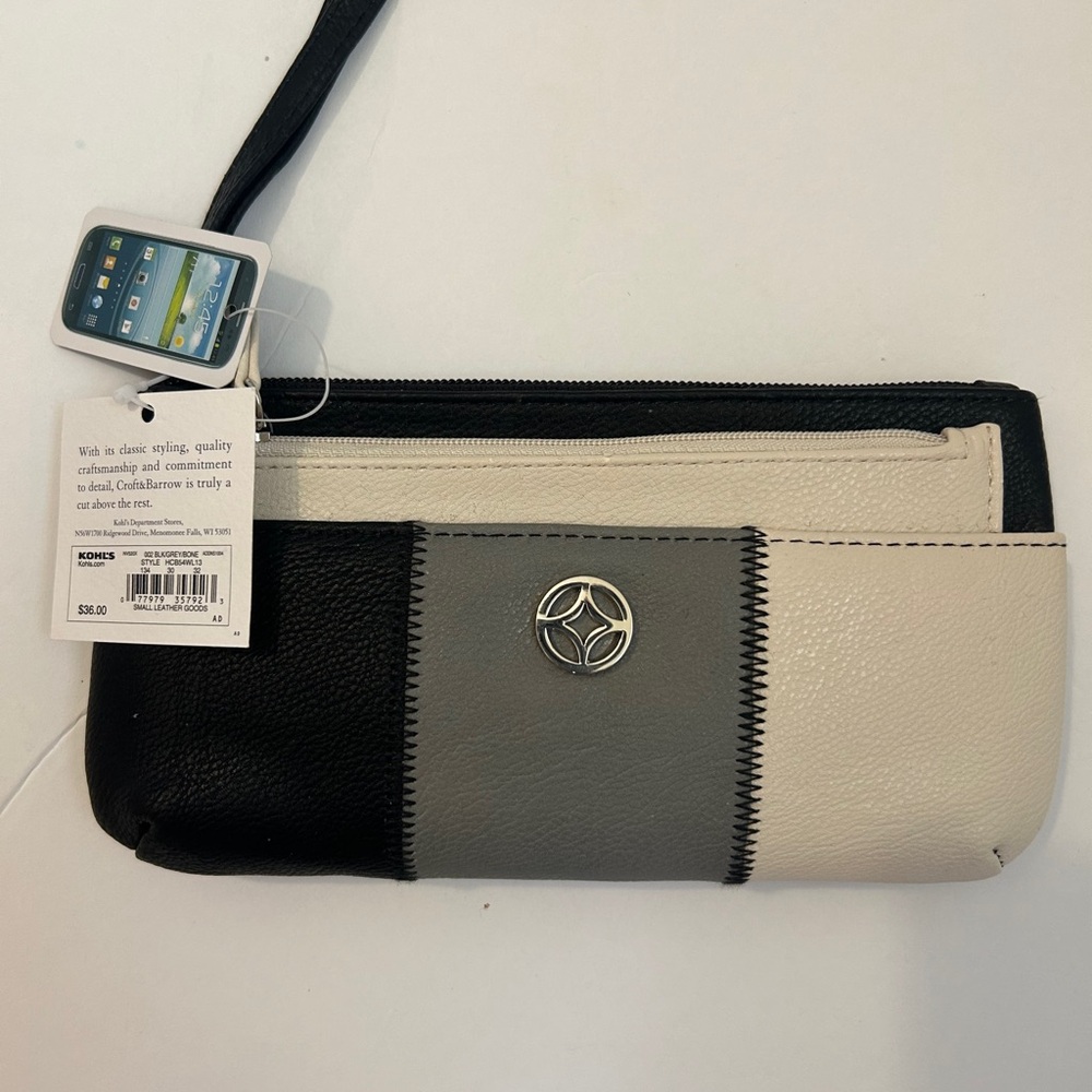 *NWT* wristlet